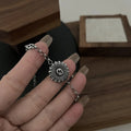 Premium Silver Daisy Bracelet - Elegant & Timeless