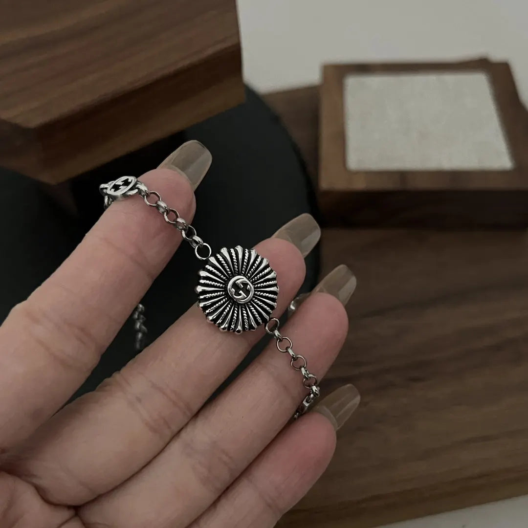 Premium Silver Daisy Bracelet - Elegant & Timeless