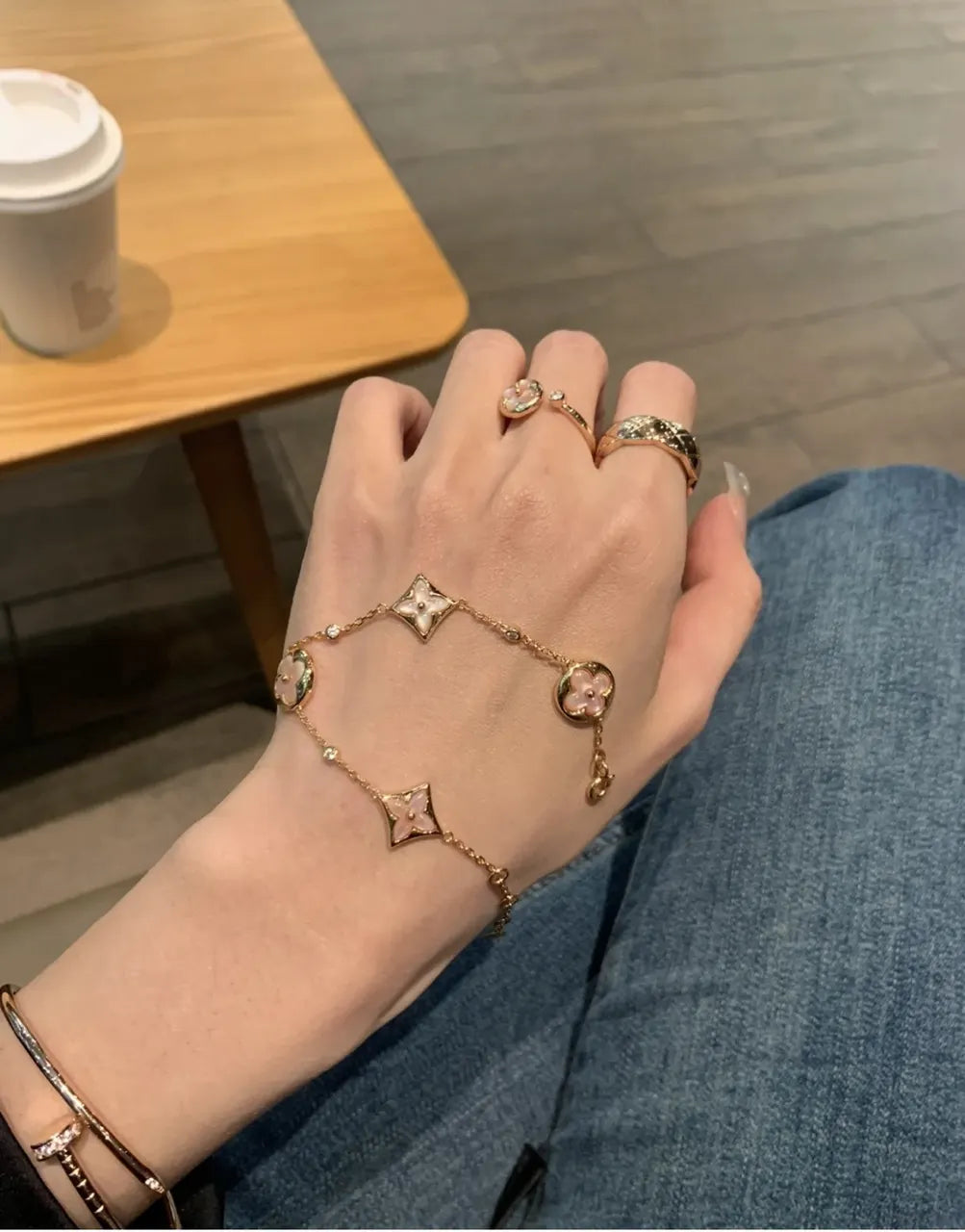 Premium Clover Bracelet - Elegant & Timeless Design