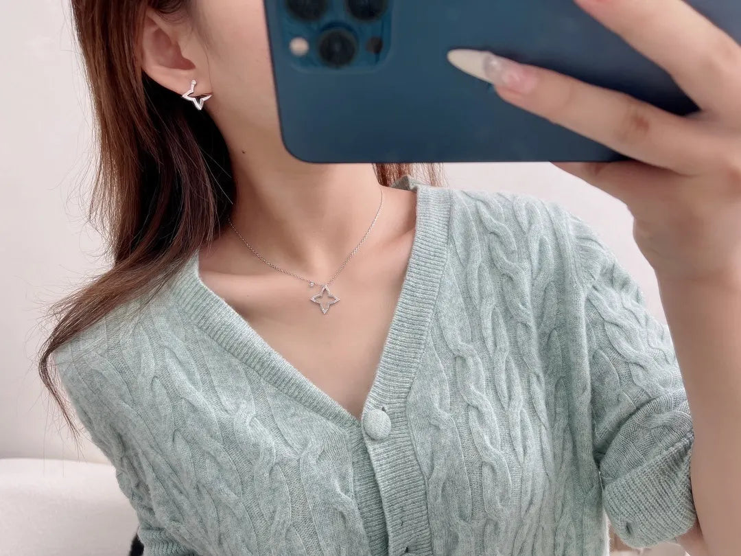 LV Silver Clover Pendant Necklace - Louis Vuitton Charm 2